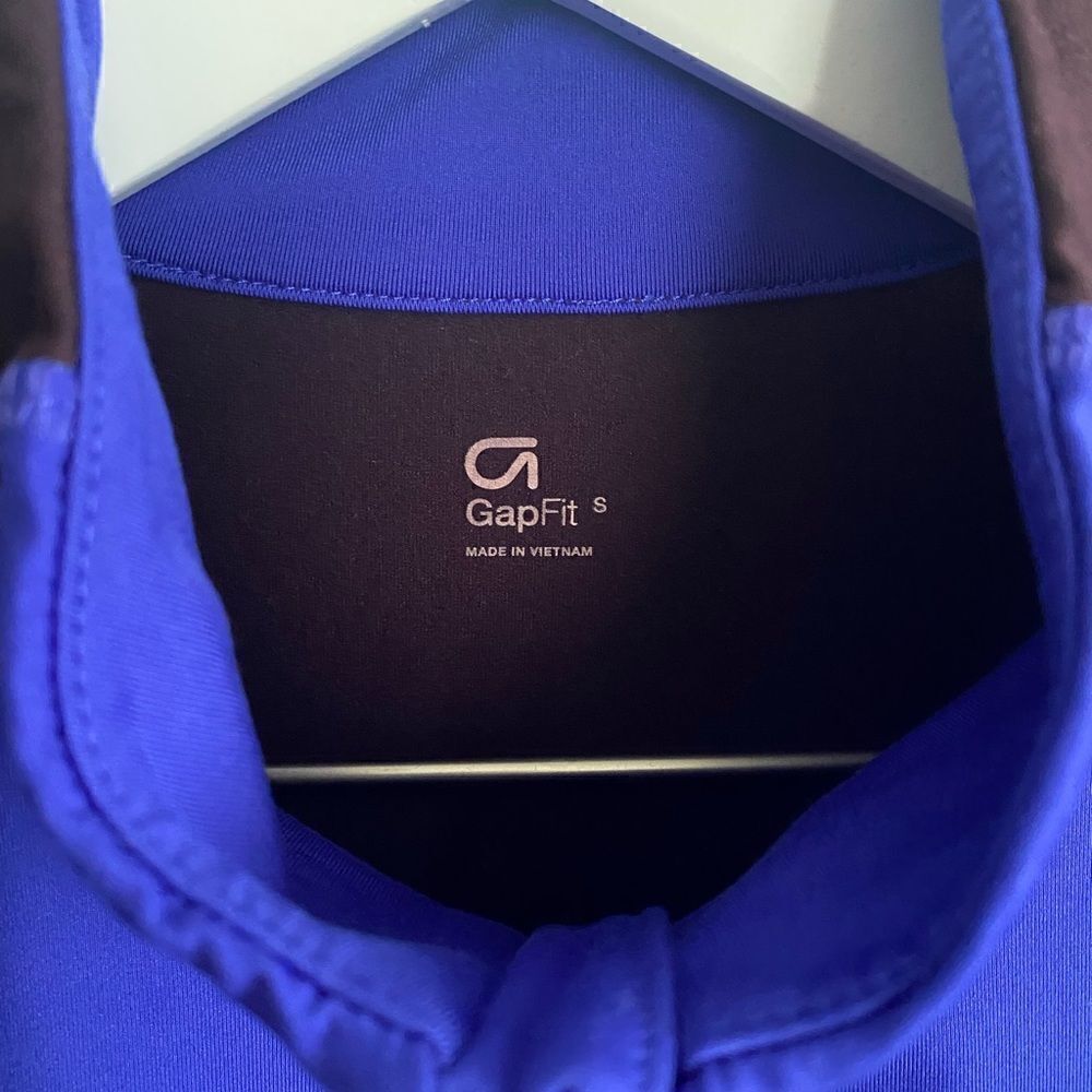 Gap Active Quarter Zip - Picture 4 of 8